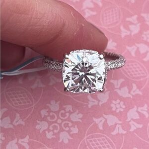 Elegant Sterling Silver .925 Moissanite Women's Ring Size 8